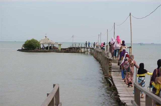10 Pantai Terkenal di Wilayah Jawa Tengah, Ada Yang Belum Terjamah dan Jarang Dikunjungi 7