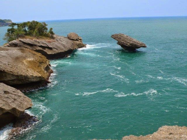 10 Rekomendasi Wisata Pantai di Dekat Kediri Yang Bagus dan Terkenal Termasuk Tiket Masuknya 10