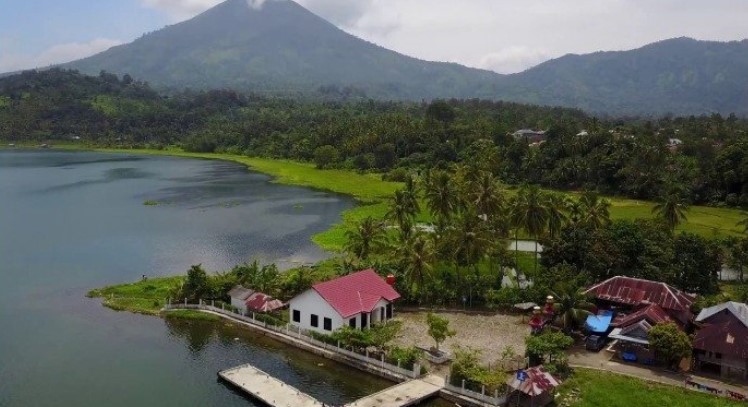 5 Daftar Pilihan Danau Yang Sangat Cantik Wajib Anda Kunjungi Saat di Daerah Lampung 1 5 Daftar Pilihan Danau Yang Sangat Cantik Wajib Anda Kunjungi Saat di Daerah Lampung 1