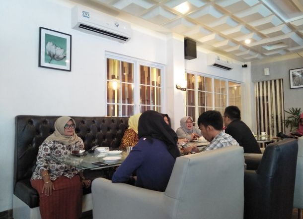10 Referensi Cafe Paling Oke Buat Nongkrong di Daerah Makassar Saat Kantong Sedang Tipis! 10