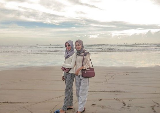 Inilah 9 Pesona Pantai Bagedur di Setiap Waktu 2