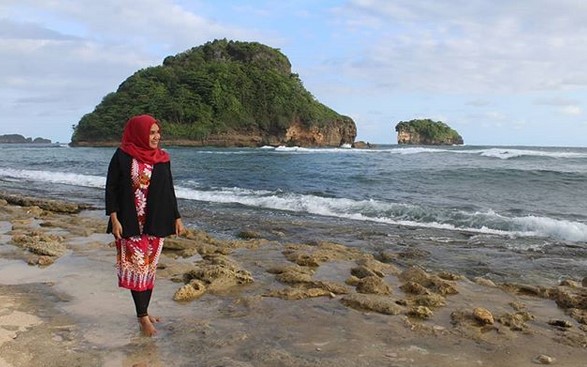 8 Hal Unik di Pantai Goa Cina Malang yang Sayang Jika Dilewatkan 1