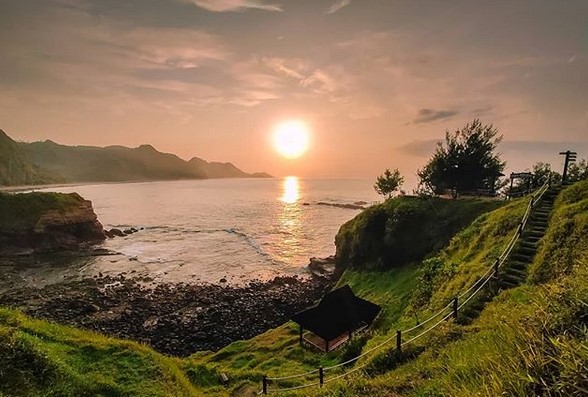 7 Bukti Bila Pantai Menganti Kebumen Adalah Hawainya Indonesia 1