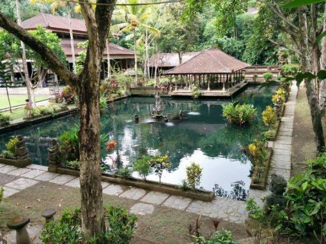 Rio Dewanto dan Atiqah Hasiholan Sudah ke Pura Gunung Kawi Sebatu, Kamu Kapan? 2 Rio Dewanto dan Atiqah Hasiholan Sudah ke Pura Gunung Kawi Sebatu, Kamu Kapan? 2