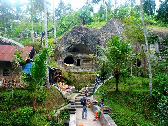 Rio Dewanto dan Atiqah Hasiholan Sudah ke Pura Gunung Kawi Sebatu, Kamu Kapan? 8 Rio Dewanto dan Atiqah Hasiholan Sudah ke Pura Gunung Kawi Sebatu, Kamu Kapan? 8