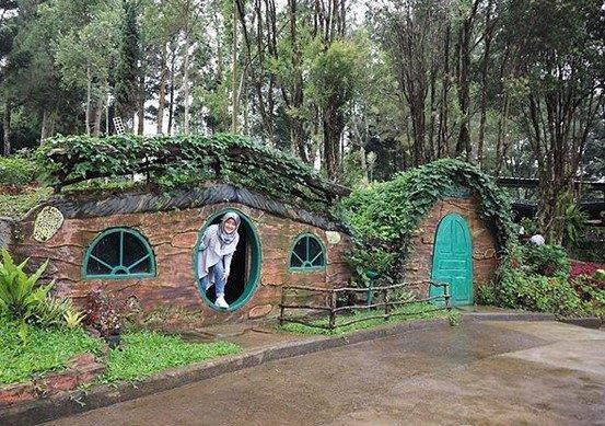 Seperti di Negeri Dongeng, Inilah 9 Hal Menarik di Rumah Hobbit Bogor 1