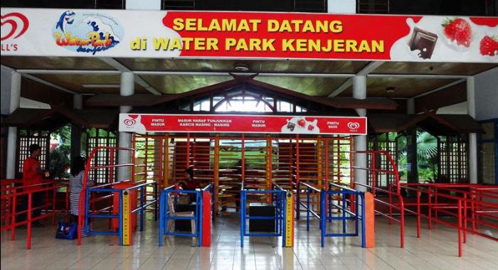 Main Air di Waterpark Kenjeran Surabaya 1