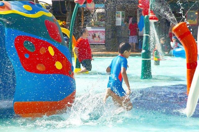 Mau Merasakan Gelombang Tsunami? Coba ke Hawai Waterpark Malang 8 Mau Merasakan Gelombang Tsunami? Coba ke Hawai Waterpark Malang 8