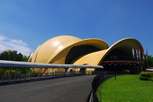 Wahana Apa Saja Yang Ada di Taman Mini Indonesia Indah? 8