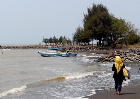 Beberapa Nama Pantai Yang Masih Bagus di Daerah Tegal dan Berapa Harga Tiket Masuknya? 3