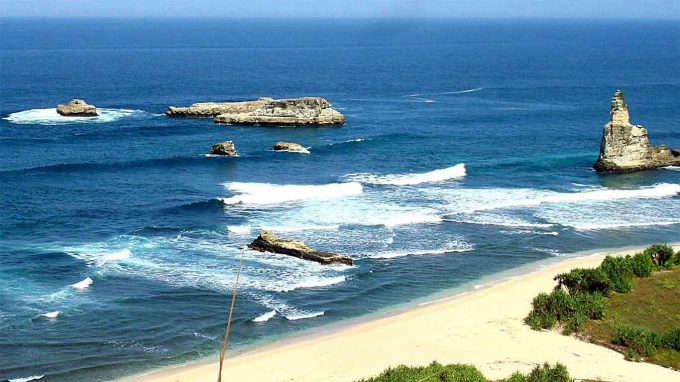 10 Pantai di Wonogiri dan Sekitarnya Yang Indah, Apakah Bisa Untuk Berenang Atau Camping? 6