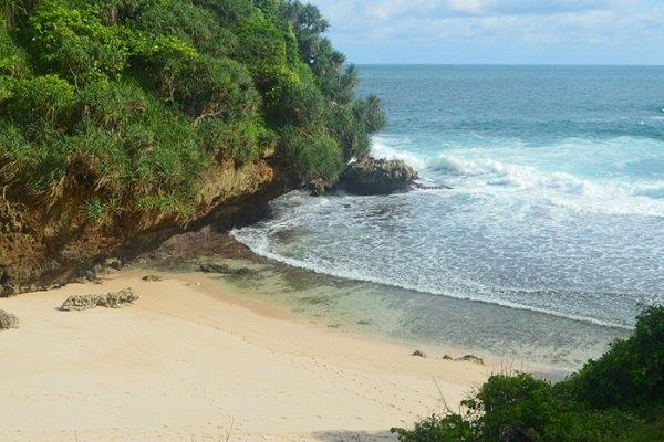 10 Pantai di Wonogiri dan Sekitarnya Yang Indah, Apakah Bisa Untuk Berenang Atau Camping? 8