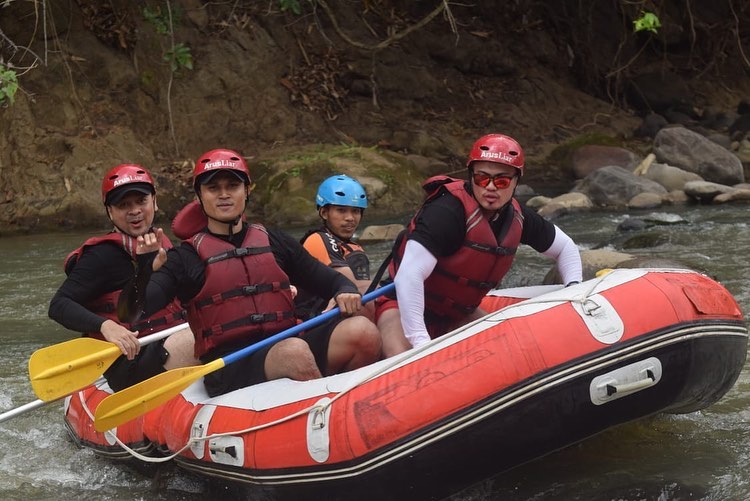 Asyiknya Rafting di Sungai Citarik 7 Asyiknya Rafting di Sungai Citarik 7