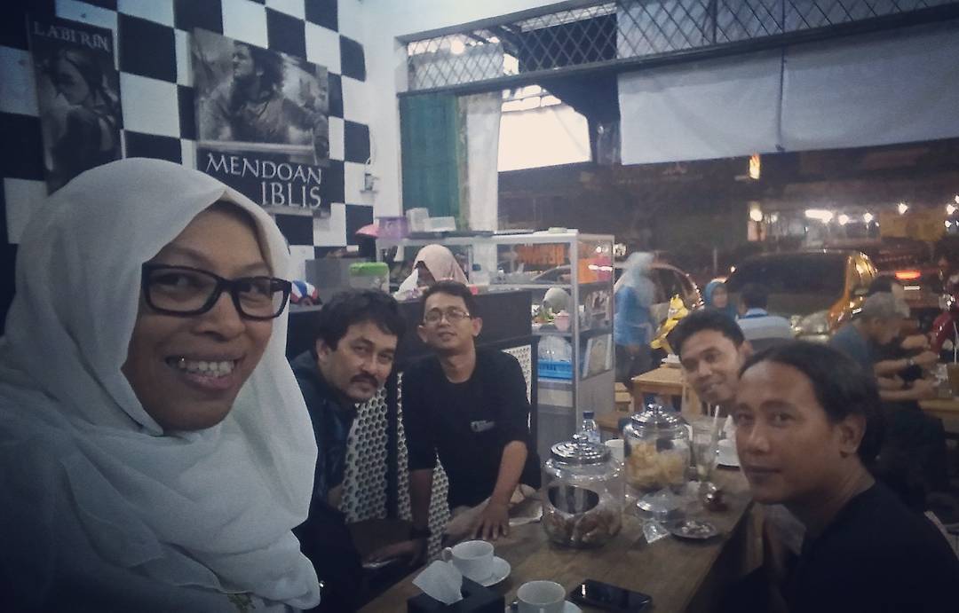 40 Referensi Tempat Makan Terkenal Enak di Wilayah Depok, Manakah Yang Punya Playground? 10