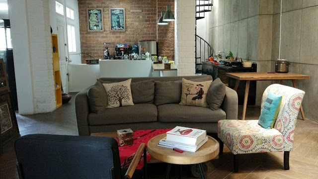 6 Rekomendasi Tempat Ngopi di Daerah Cirebon Ini Tak Hanya Enak, Suasananya Juga Cozy Abis 6 6 Rekomendasi Tempat Ngopi di Daerah Cirebon Ini Tak Hanya Enak, Suasananya Juga Cozy Abis 6