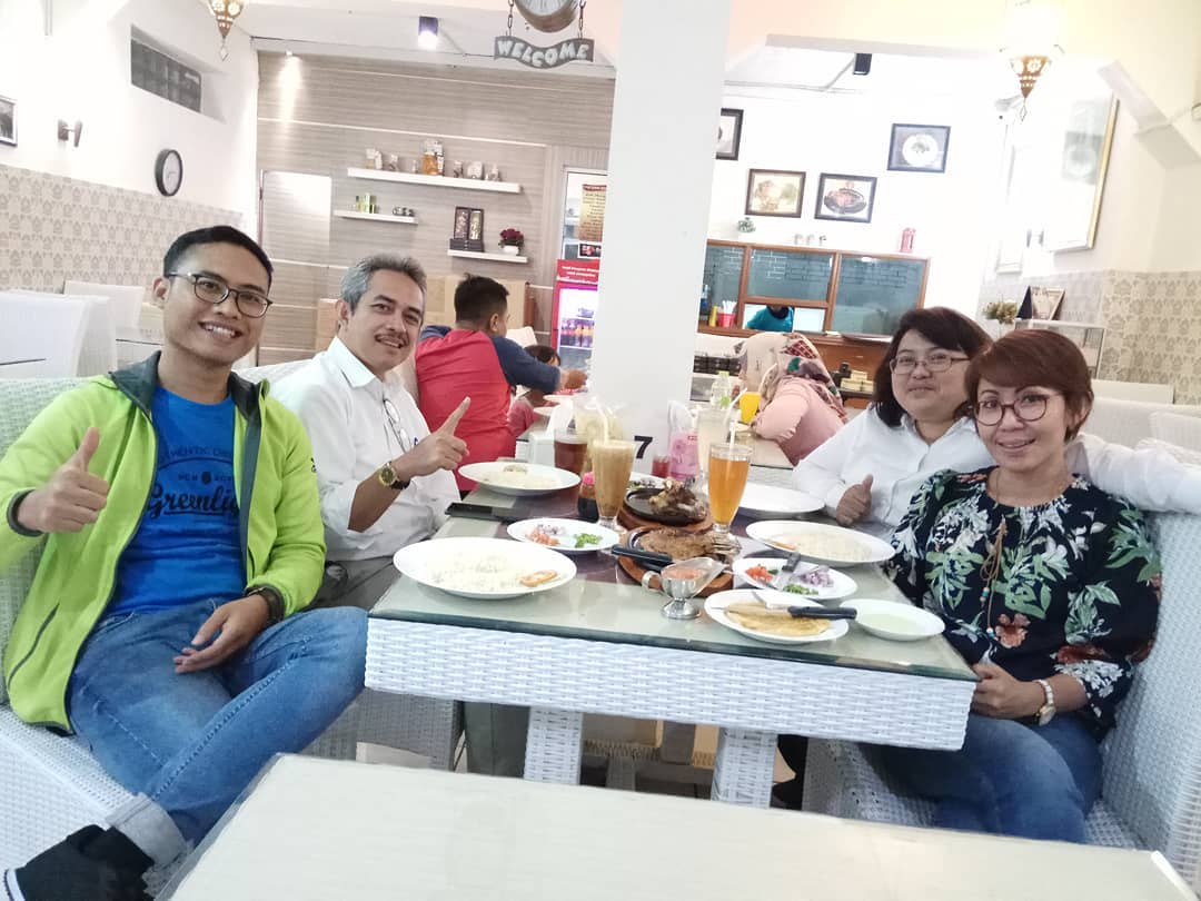 16 Daftar Pilihan Tempat Makan di Cirebon Untuk Keluarga Yang Terkenal dan Adakah Buka 24 Jam? 12 16 Daftar Pilihan Tempat Makan di Cirebon Untuk Keluarga Yang Terkenal dan Adakah Buka 24 Jam? 12