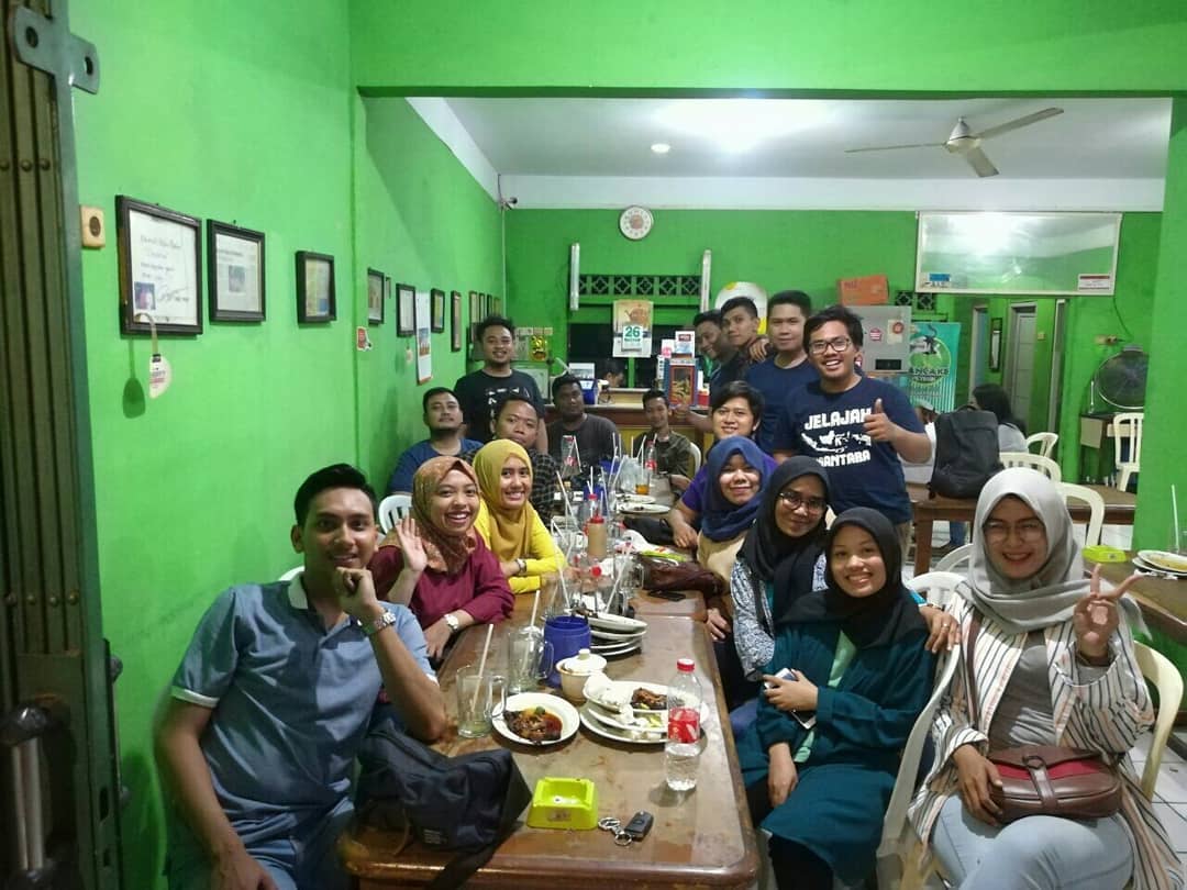 40 Referensi Tempat Makan Terkenal Enak di Wilayah Depok, Manakah Yang Punya Playground? 14