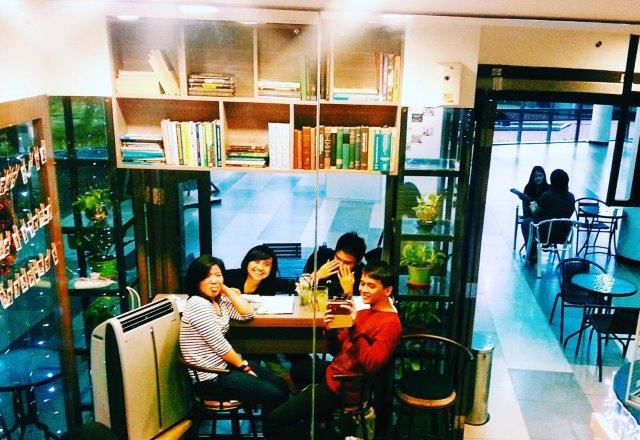 40 Referensi Tempat Makan Terkenal Enak di Wilayah Depok, Manakah Yang Punya Playground? 15