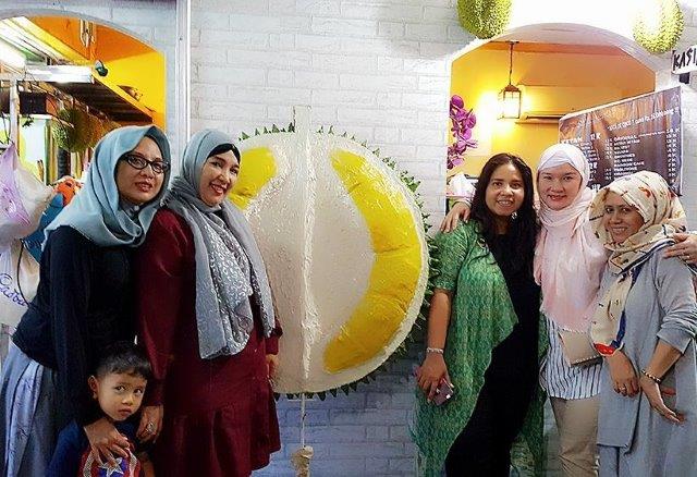 40 Referensi Tempat Makan Terkenal Enak di Wilayah Depok, Manakah Yang Punya Playground? 16