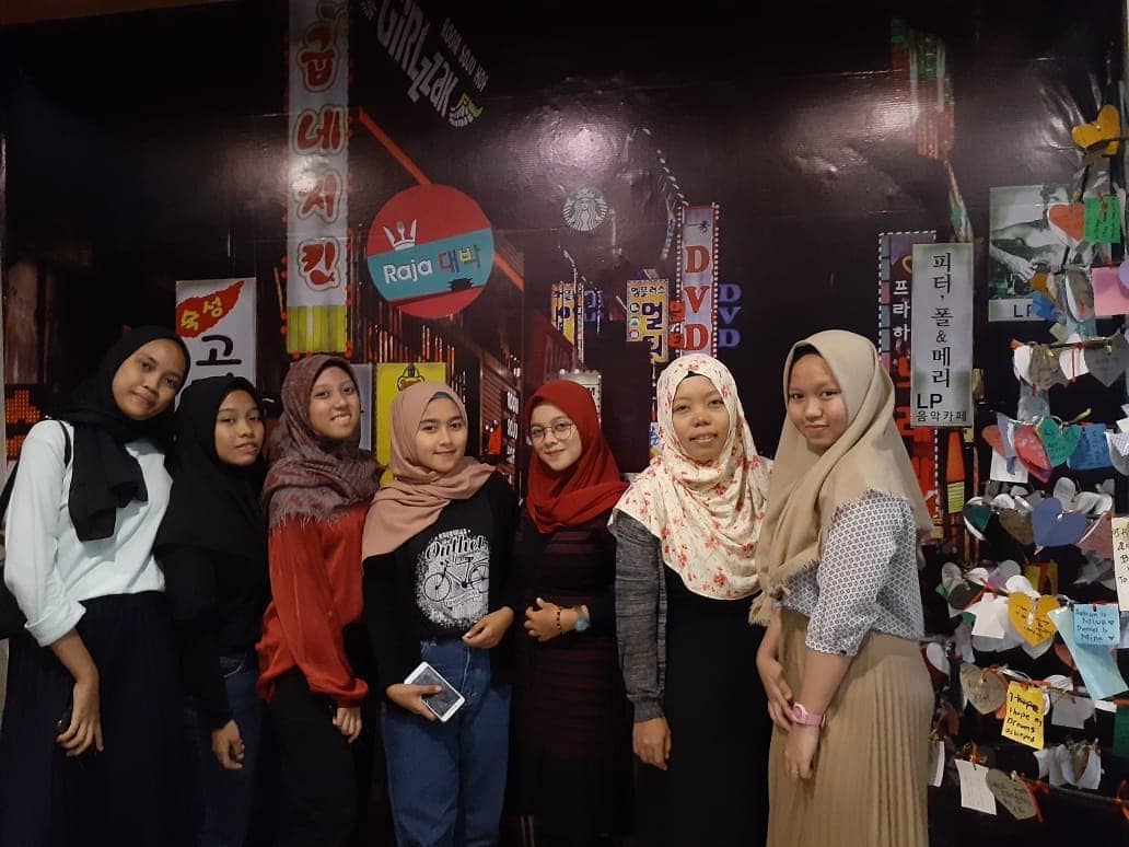 40 Referensi Tempat Makan Terkenal Enak di Wilayah Depok, Manakah Yang Punya Playground? 18