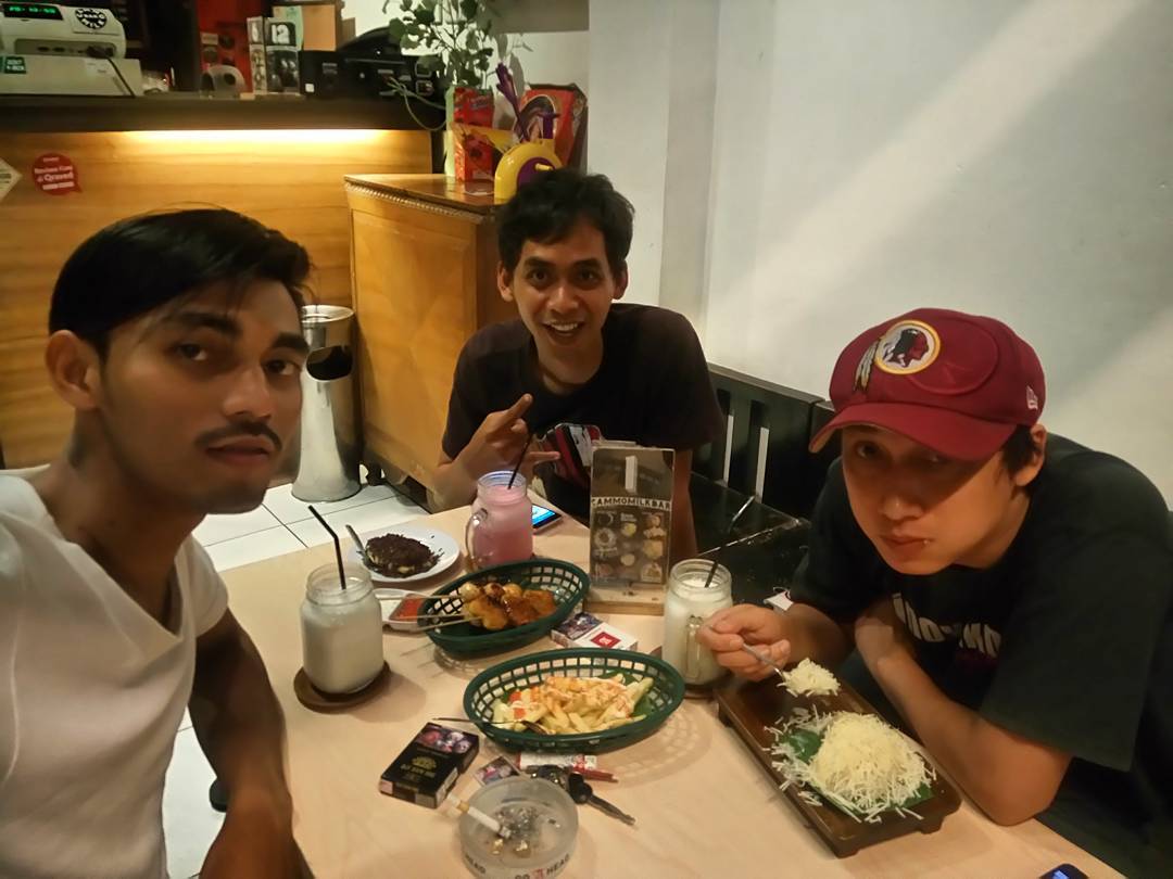 40 Referensi Tempat Makan Terkenal Enak di Wilayah Depok, Manakah Yang Punya Playground? 19