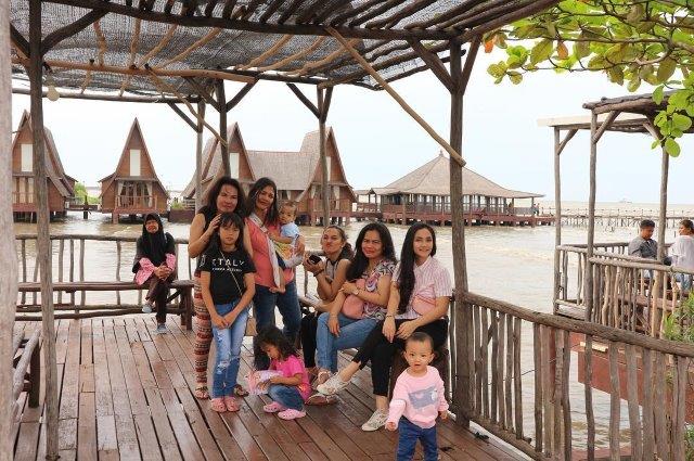 16 Daftar Pilihan Tempat Makan di Cirebon Untuk Keluarga Yang Terkenal dan Adakah Buka 24 Jam? 1 16 Daftar Pilihan Tempat Makan di Cirebon Untuk Keluarga Yang Terkenal dan Adakah Buka 24 Jam? 1