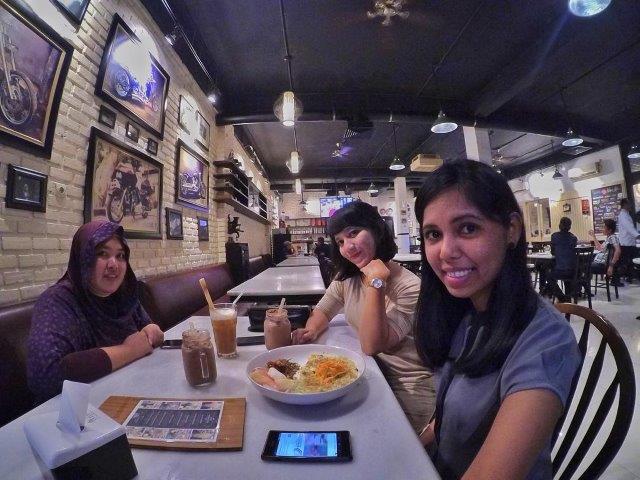 15 Rekomendasi Tempat Makan di Pekanbaru Untuk Keluarga Yang Jadi Favorit dan Ada Kolam Ikan? 1