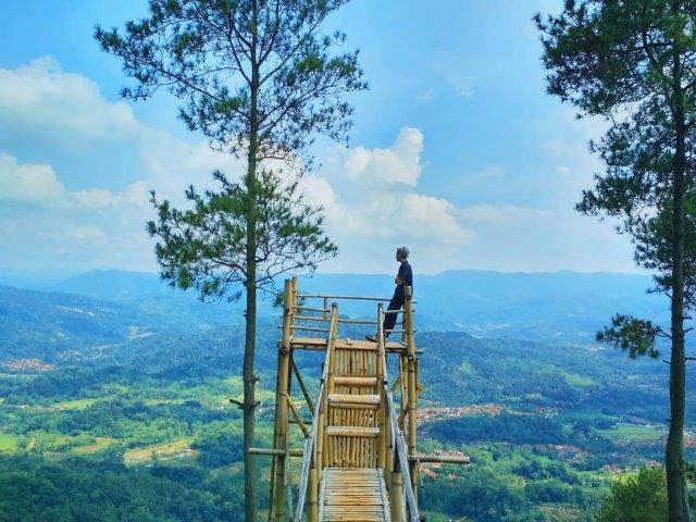 30 Rekomendasi Tempat Wisata Instagramable di Kuningan Jawa Barat Yang Lagi Hits 1 30 Rekomendasi Tempat Wisata Instagramable di Kuningan Jawa Barat Yang Lagi Hits 1