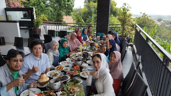 6 Referensi Cafe Romantis Daerah Kediri, Yuk Ajak Dinner Pasanganmu di Tempat Cantik Ini! 2