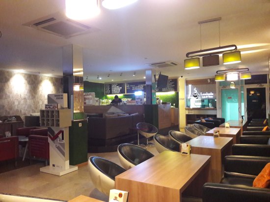 6 Referensi Cafe Romantis Daerah Kediri, Yuk Ajak Dinner Pasanganmu di Tempat Cantik Ini! 4