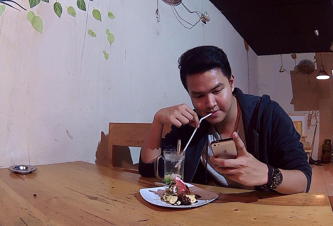 40 Referensi Tempat Makan Terkenal Enak di Wilayah Depok, Manakah Yang Punya Playground? 23