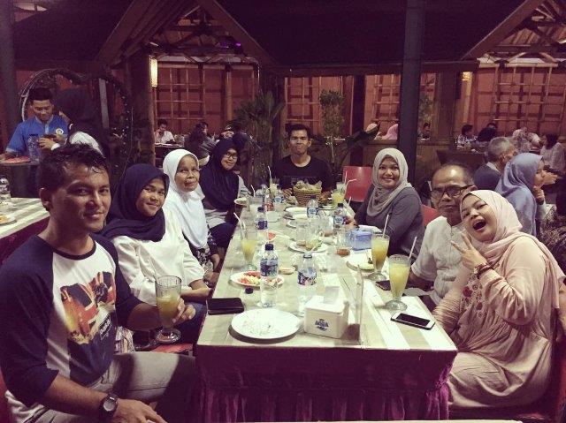 40 Referensi Tempat Makan Terkenal Enak di Wilayah Depok, Manakah Yang Punya Playground? 24