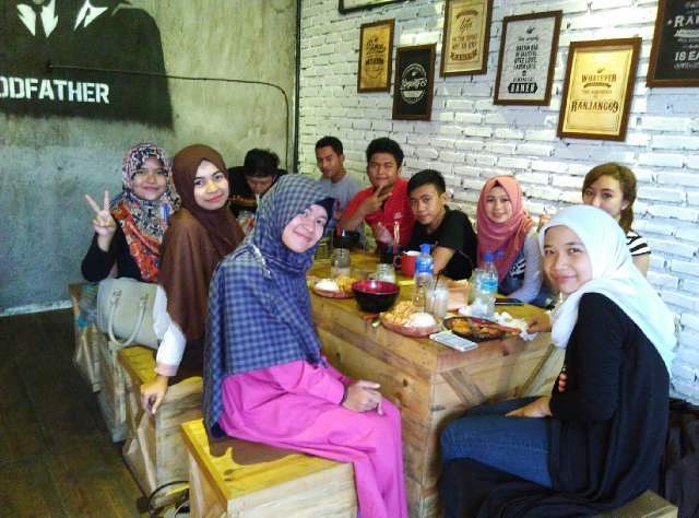 40 Referensi Tempat Makan Terkenal Enak di Wilayah Depok, Manakah Yang Punya Playground? 28