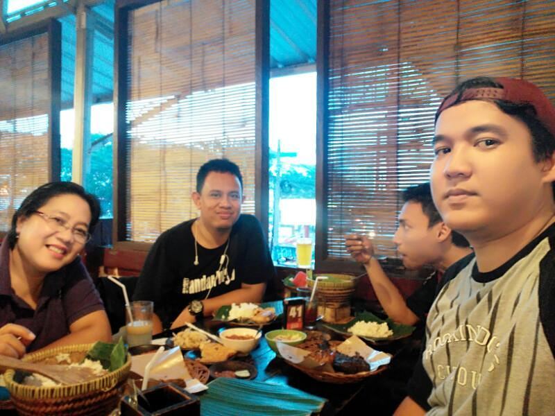 40 Referensi Tempat Makan Terkenal Enak di Wilayah Depok, Manakah Yang Punya Playground? 29