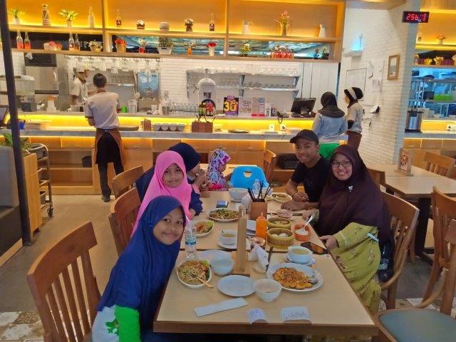 40 Referensi Tempat Makan Terkenal Enak di Wilayah Depok, Manakah Yang Punya Playground? 36