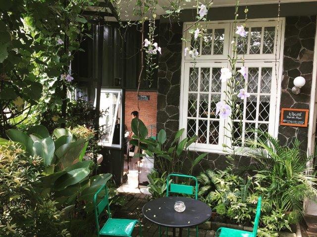40 Referensi Tempat Makan Terkenal Enak di Wilayah Depok, Manakah Yang Punya Playground? 38