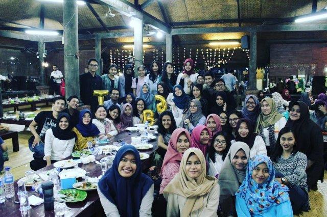 40 Referensi Tempat Makan Terkenal Enak di Wilayah Depok, Manakah Yang Punya Playground? 8