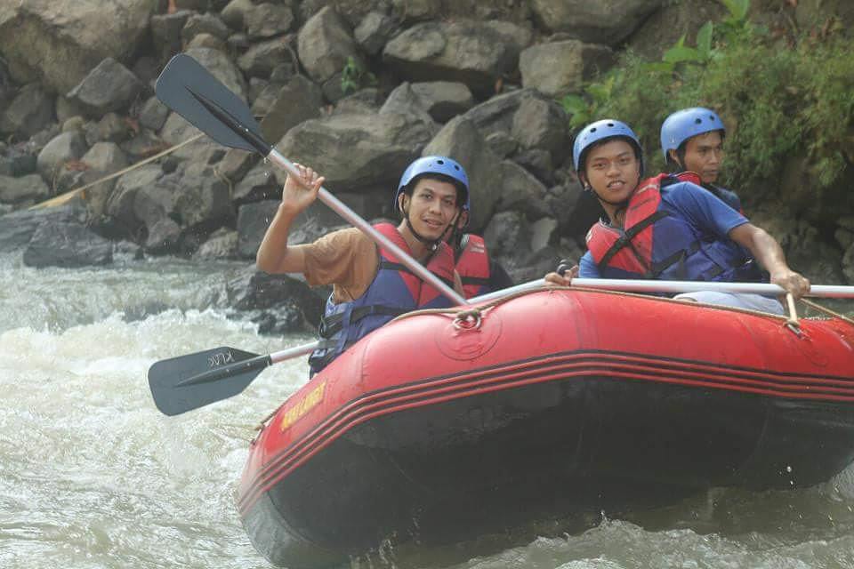 Asyiknya Rafting di Sungai Citarik 5 Asyiknya Rafting di Sungai Citarik 5