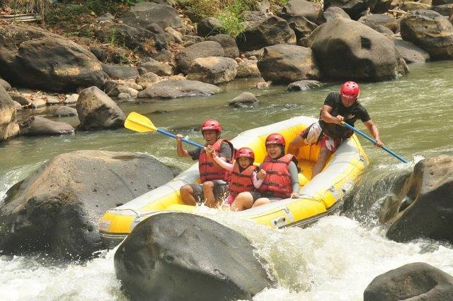 Asyiknya Rafting di Sungai Citarik 2 Asyiknya Rafting di Sungai Citarik 2
