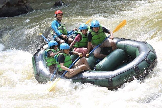 Asyiknya Rafting di Sungai Citarik 3 Asyiknya Rafting di Sungai Citarik 3