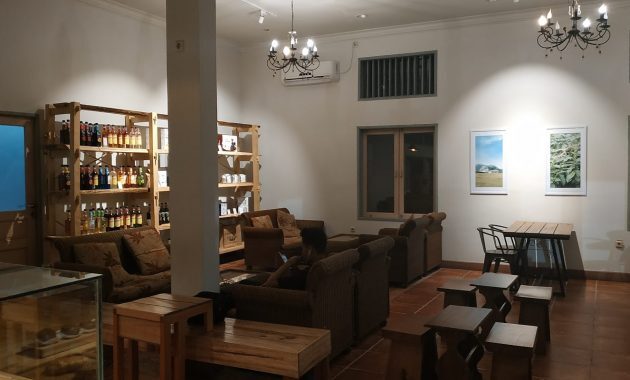 Bosen Ngafe di Tempat Mainstream? Nih 6 Referensi Cafe Unik Daerah Banjarmasin, Wajib Kalian Kunjungi! 5 Bosen Ngafe di Tempat Mainstream? Nih 6 Referensi Cafe Unik Daerah Banjarmasin, Wajib Kalian Kunjungi! 3