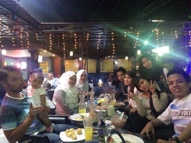 10 Daftar Pilihan Tempat Nongkrong Hits dan Kekinian di Daerah Samarinda, Sudah Pernah Kesini? 5 10 Daftar Pilihan Tempat Nongkrong Hits dan Kekinian di Daerah Samarinda, Sudah Pernah Kesini? 5