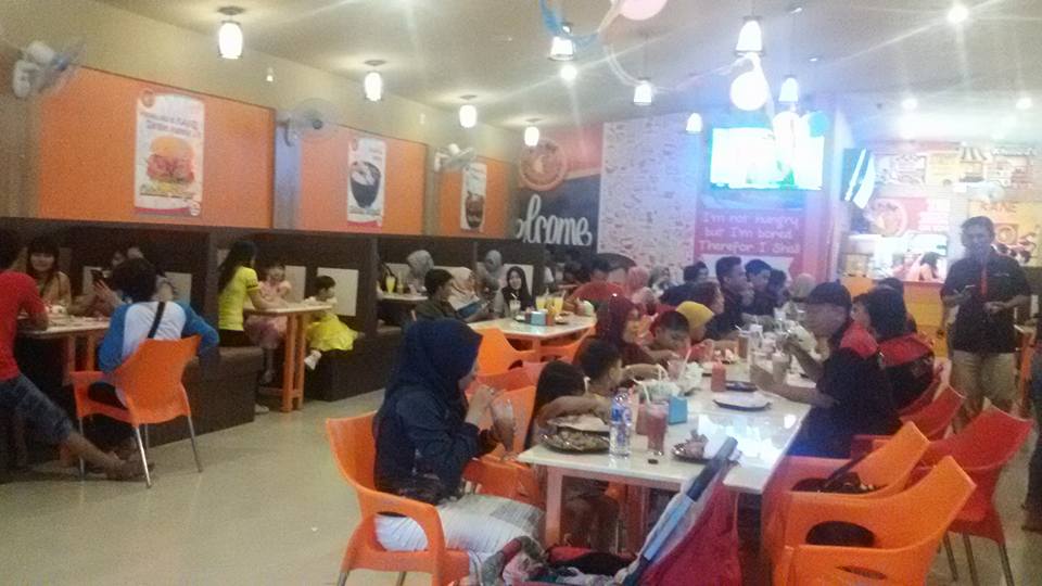 Bosen Ngafe di Tempat Mainstream? Nih 6 Referensi Cafe Unik Daerah Banjarmasin, Wajib Kalian Kunjungi! 6 Bosen Ngafe di Tempat Mainstream? Nih 6 Referensi Cafe Unik Daerah Banjarmasin, Wajib Kalian Kunjungi! 6