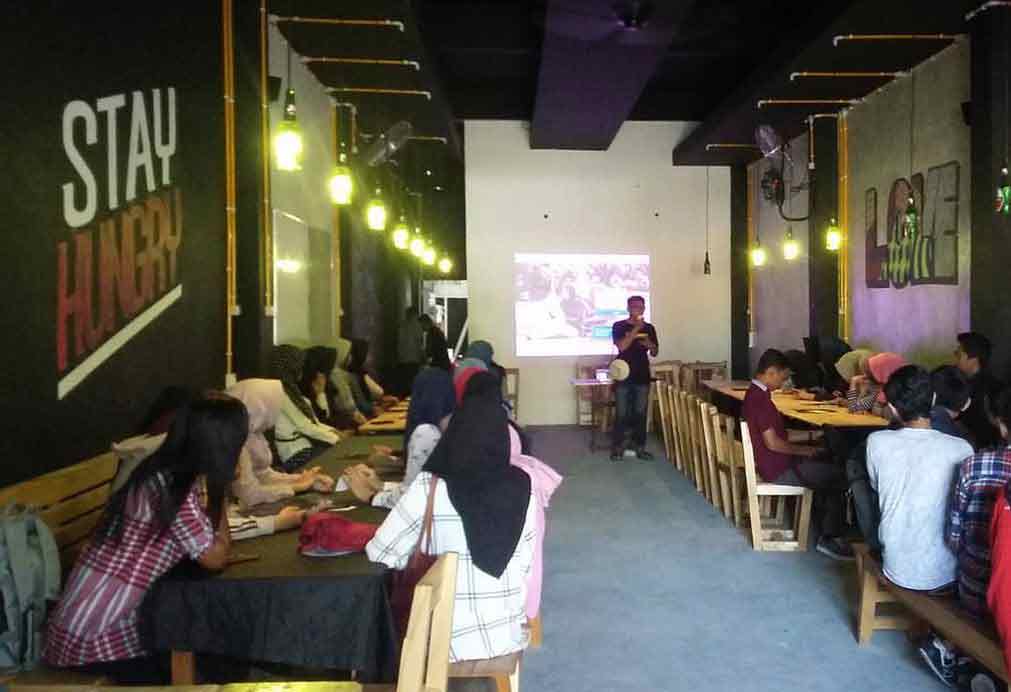 6 Rekomendasi Cafe Romantis Daerah Banjarmasin Bisa Dijadikan Untuk Candle Light Dinner Bersama Pasangan 6