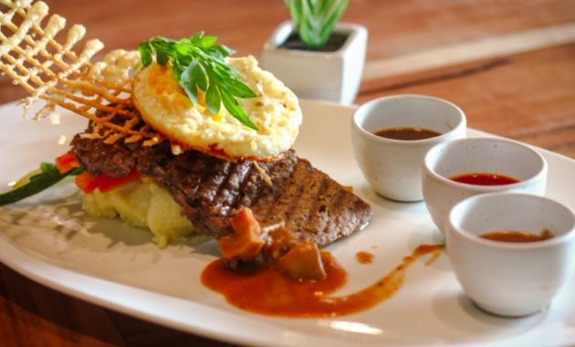 10 Rekomendasi Tempat Nongkrong di Daerah Karawang, Bisa Jadi Destinasi Hangout Weekend Nanti 4 10 Rekomendasi Tempat Nongkrong di Daerah Karawang, Bisa Jadi Destinasi Hangout Weekend Nanti 3