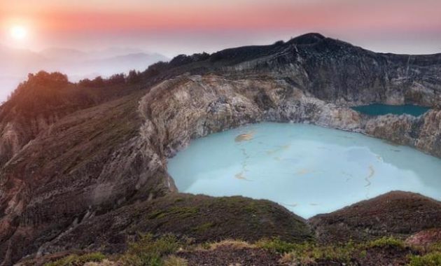 10 Rekomendasi Wisata Alam Danau di Pegunungan Ini Keindahannya Tak Tertandingi, Wajib Untuk Kalian Kunjungi! 6