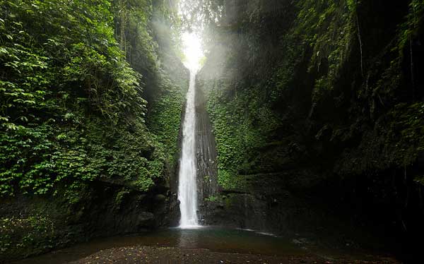 10 Daftar Tempat Wisata Air Terjun Hits di Wilayah Lombok Yang Panoramanya Sangat Bagus 4