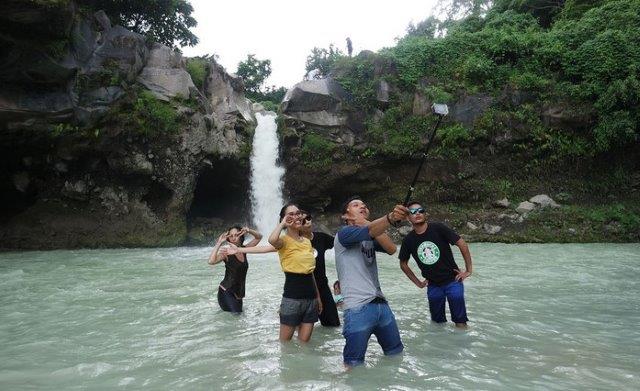 10 Daftar Tempat Wisata Air Terjun Hits di Wilayah Lombok Yang Panoramanya Sangat Bagus 6