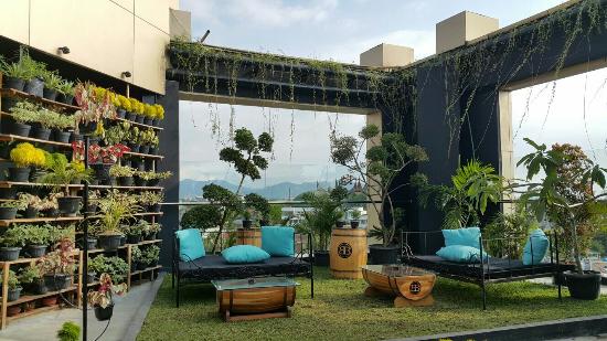 6 Rekomendasi Cafe Romantis Daerah Padang Bisa Dijadikan Untuk Candle Light Dinner Bersama Pasangan 6