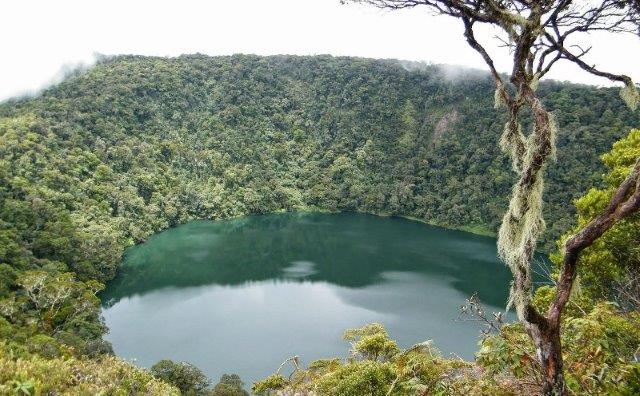 10 Rekomendasi Wisata Alam Danau di Pegunungan Ini Keindahannya Tak Tertandingi, Wajib Untuk Kalian Kunjungi! 9